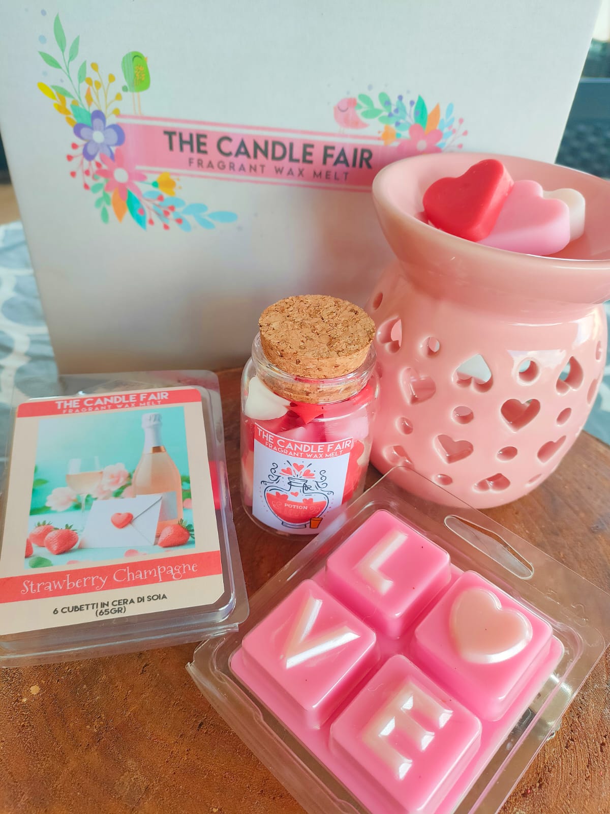 LOVE IS LOVE Box