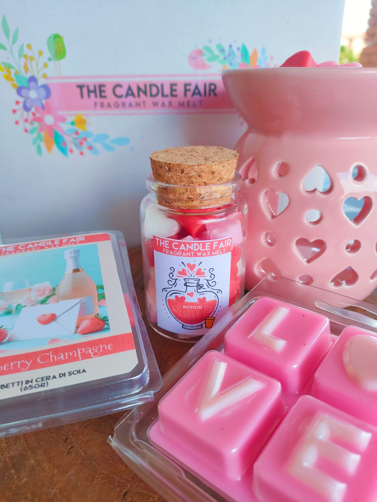 LOVE IS LOVE Box